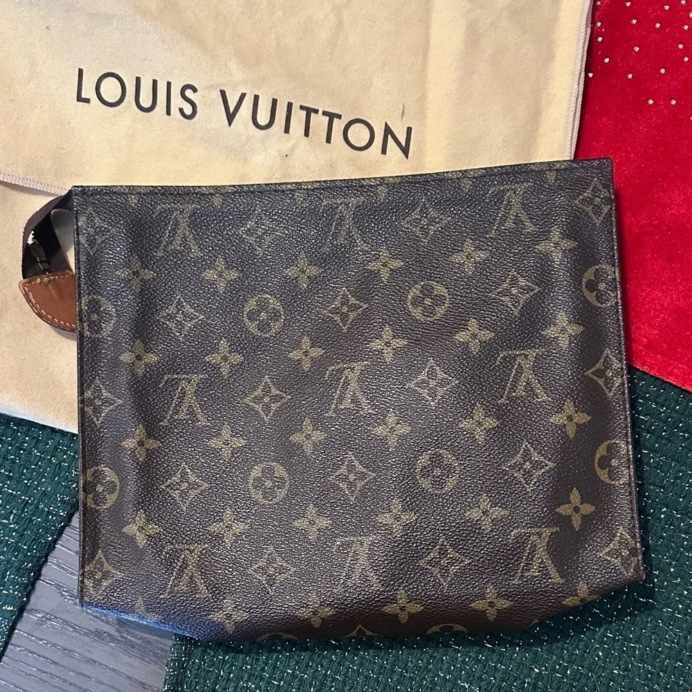 Louis Vuitton Monogram Toilette 26